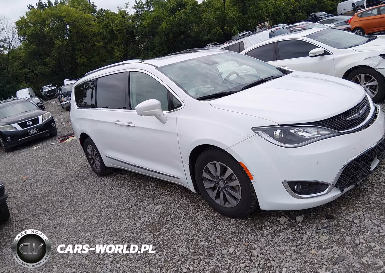 2019 Chrysler Pacifica Touring L Plus VIN:2C4RC1EG1KR714822 - 13