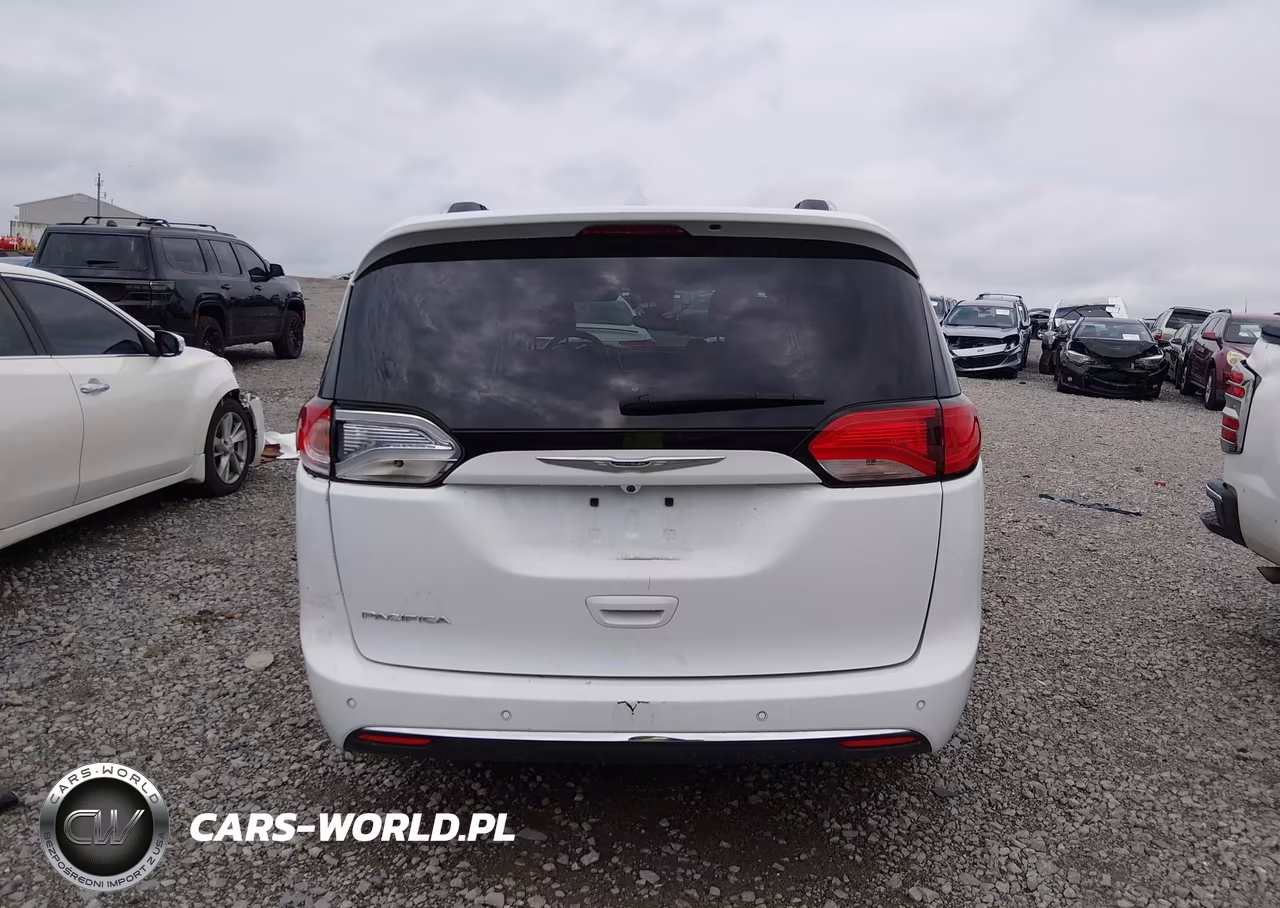 2019 Chrysler Pacifica Touring L Plus VIN:2C4RC1EG1KR714822 - 16