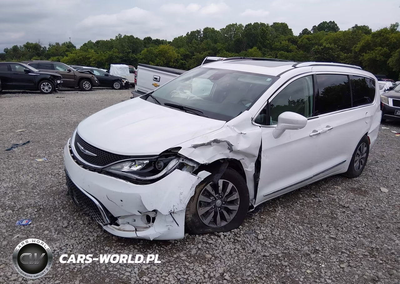 2019 Chrysler Pacifica Touring L Plus VIN:2C4RC1EG1KR714822 - 2