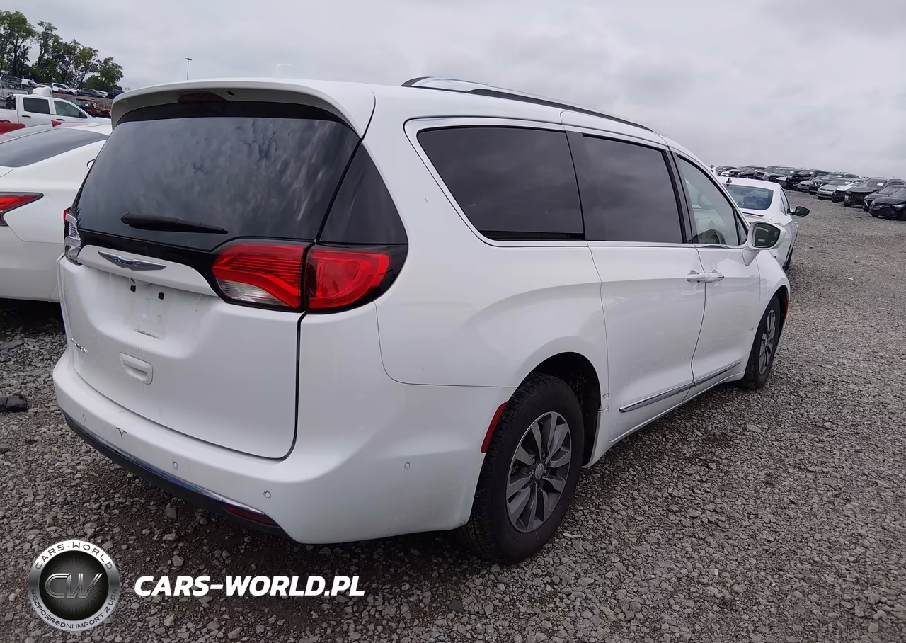 2019 Chrysler Pacifica Touring L Plus VIN:2C4RC1EG1KR714822 - 4
