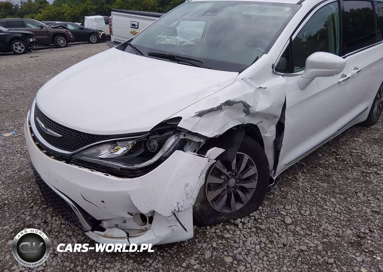 2019 Chrysler Pacifica Touring L Plus VIN:2C4RC1EG1KR714822 - 6
