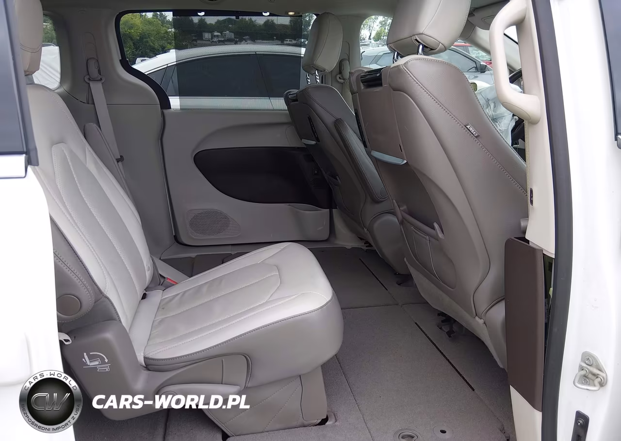 2019 Chrysler Pacifica Touring L Plus VIN:2C4RC1EG1KR714822 - 8