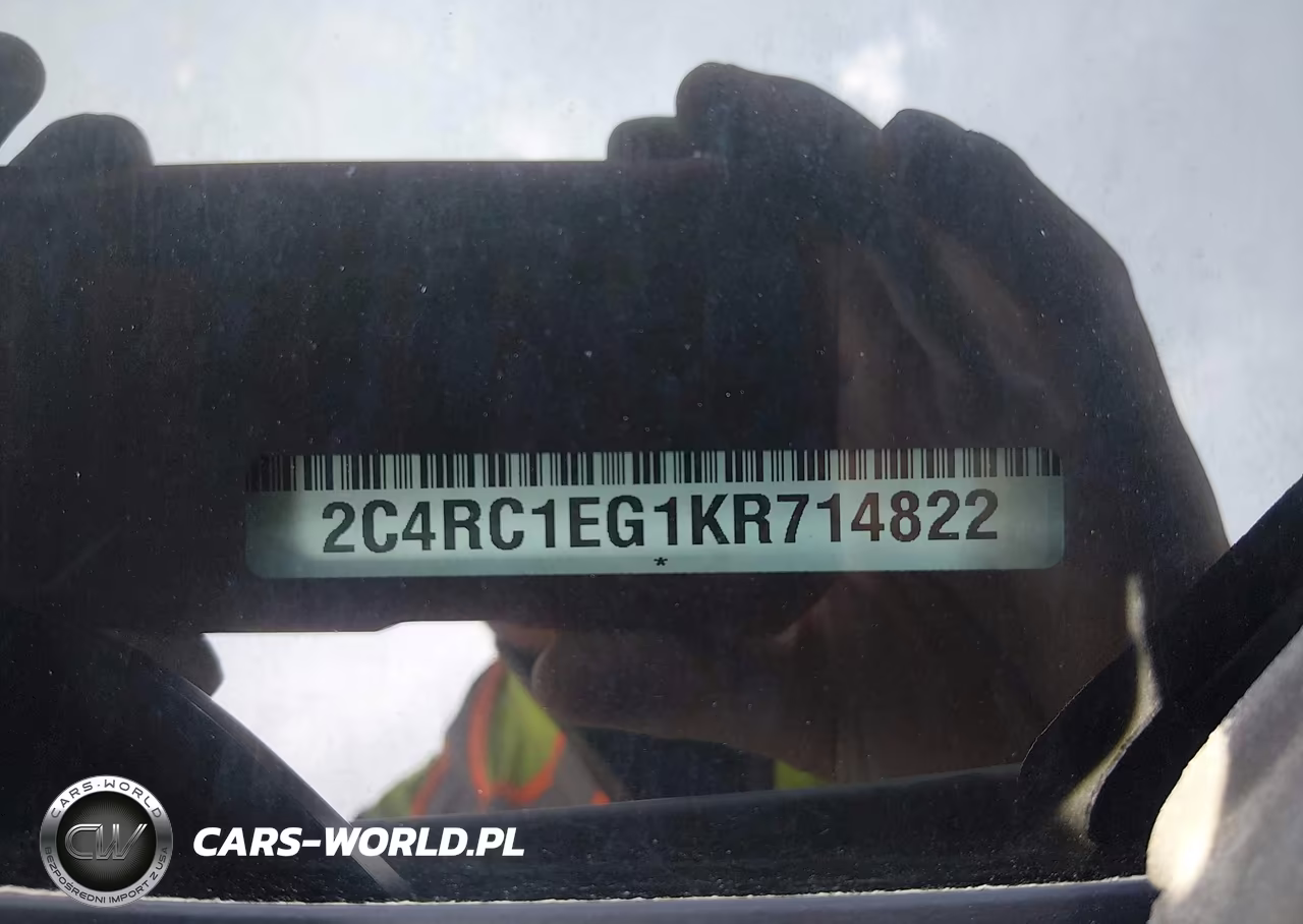 2019 Chrysler Pacifica Touring L Plus VIN:2C4RC1EG1KR714822 - 9