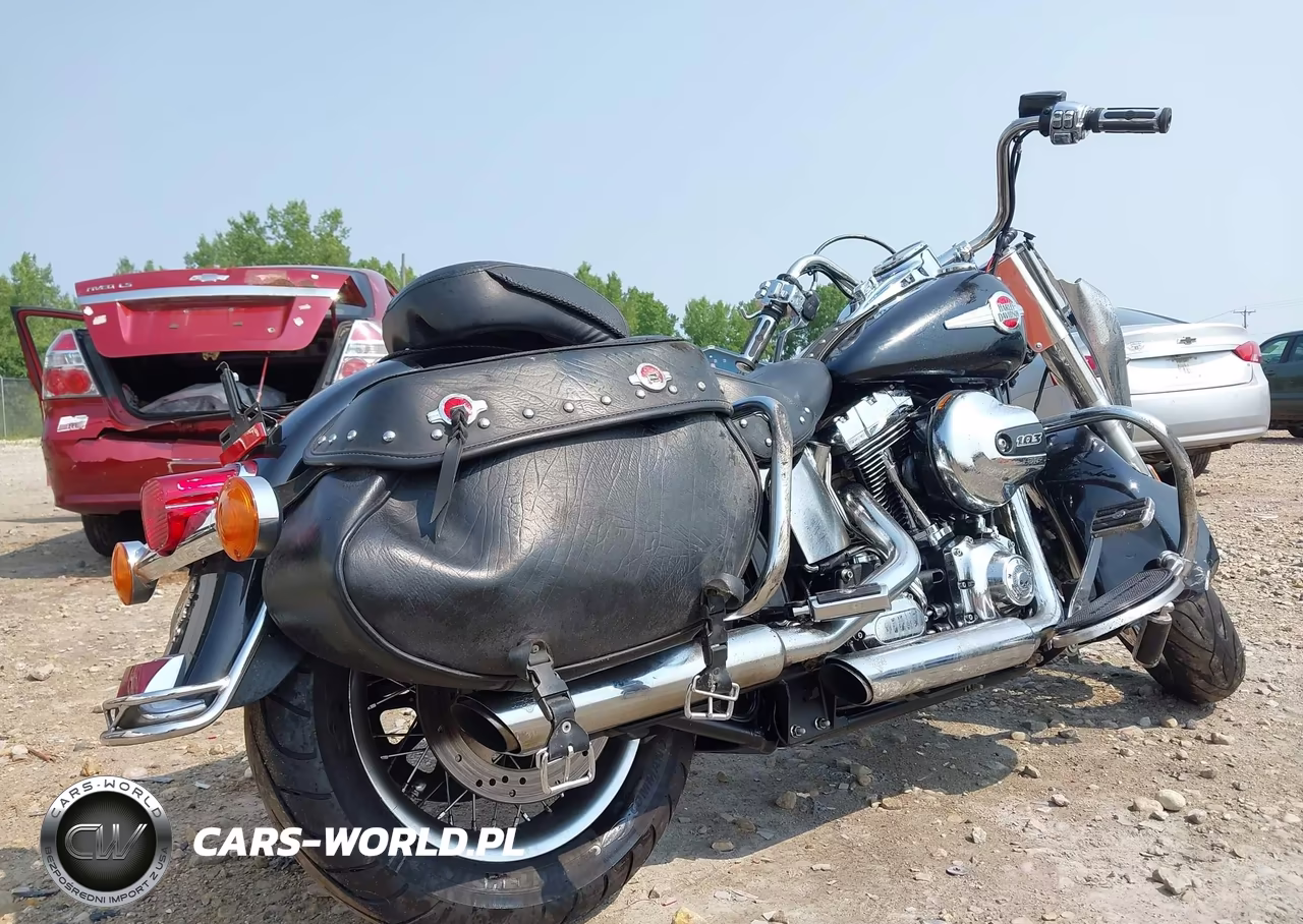 2016 Harley-Davidson Flstc Heritage Softail Classic VIN:1HD1BWV15GB028246 - 4