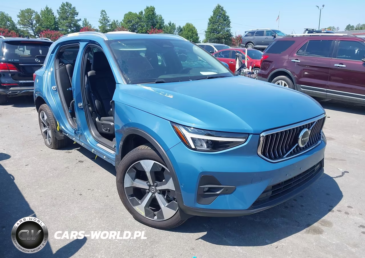 2025 Volvo Xc40 B5 Plus Bright Theme – zdjęcie 1 z 17