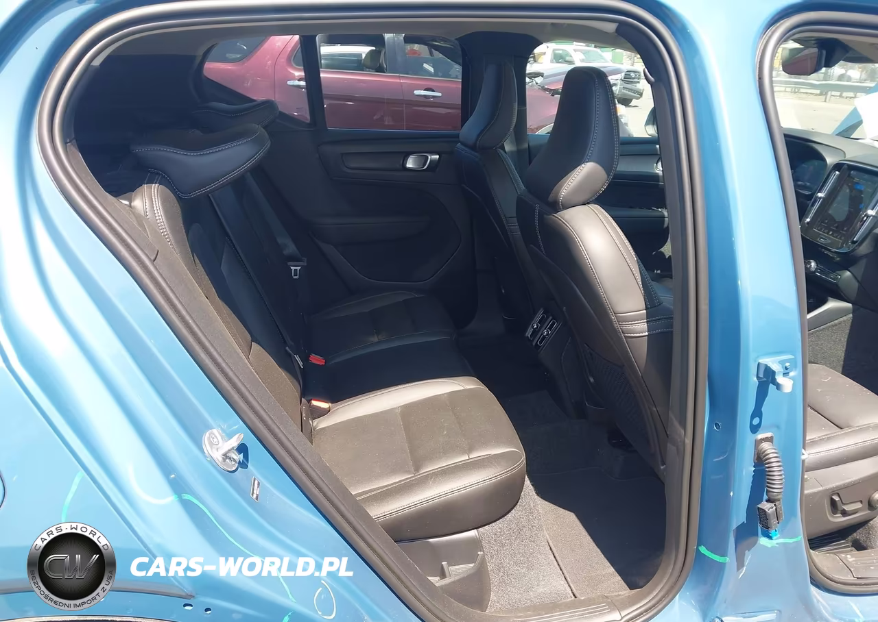 2025 Volvo Xc40 B5 Plus Bright Theme VIN:YV4L12UE7S2587541 - 8