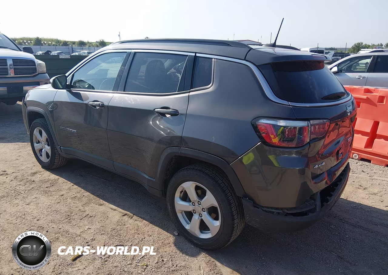 2019 Jeep Compass Latitude 4X4 VIN:3C4NJDBB2KT654125 - 3