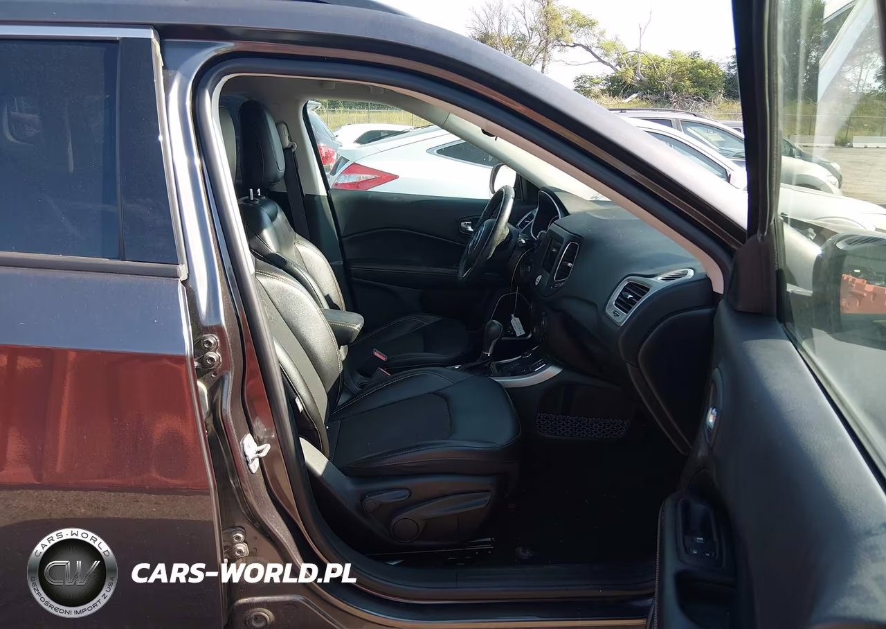 2019 Jeep Compass Latitude 4X4 VIN:3C4NJDBB2KT654125 - 5