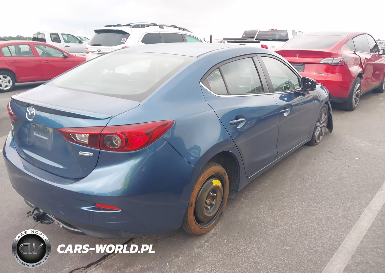 2018 Mazda Mazda3 Touring VIN:3MZBN1V32JM207567 - 4