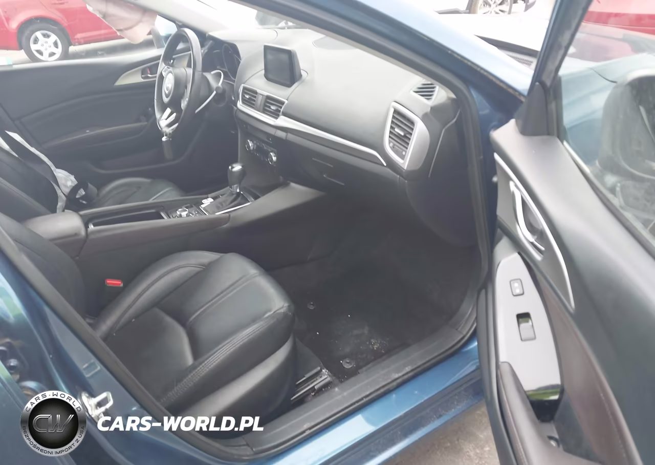 2018 Mazda Mazda3 Touring VIN:3MZBN1V32JM207567 - 5