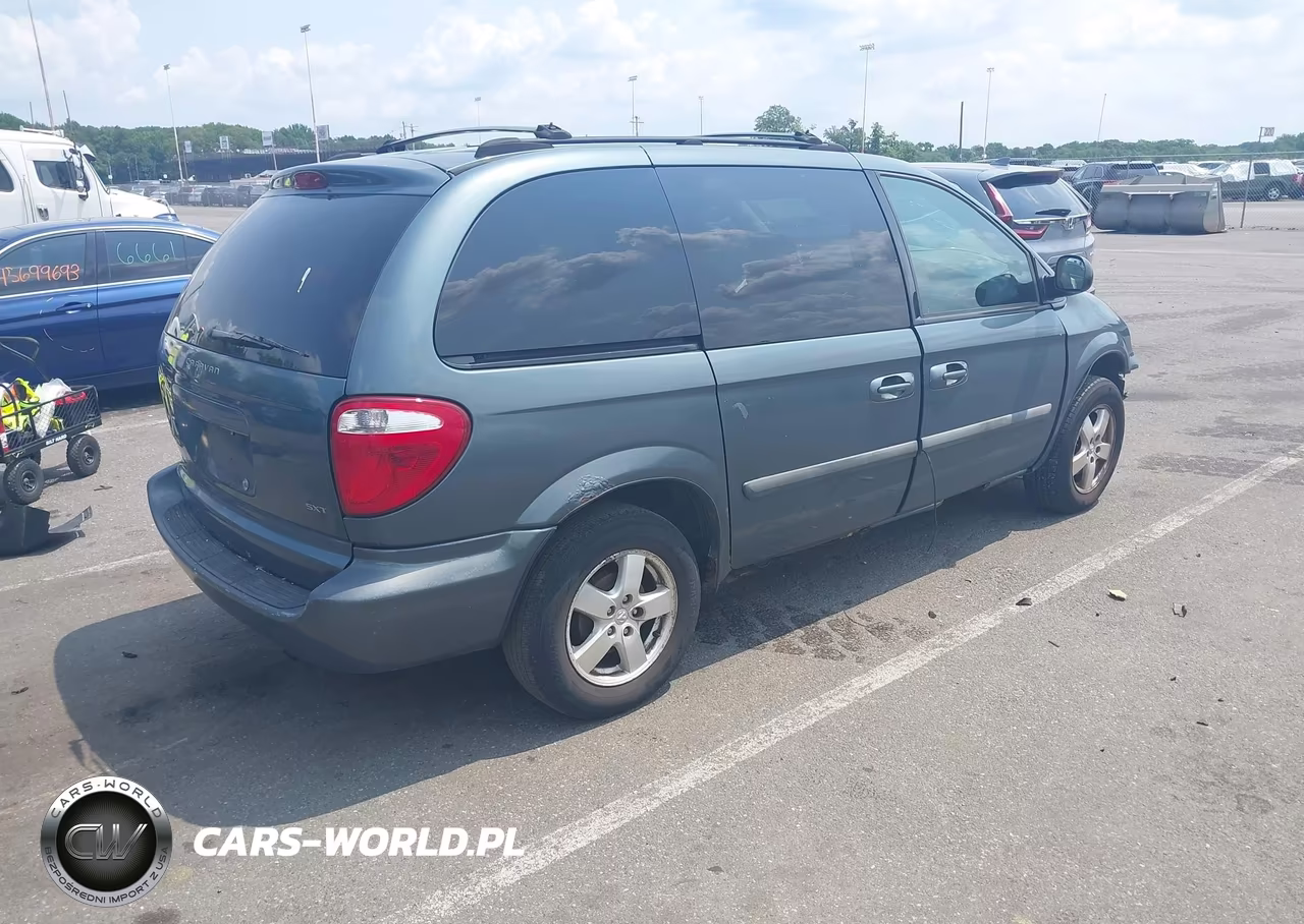 2005 Dodge Caravan Sxt VIN:1D4GP45R55B207474 - 4