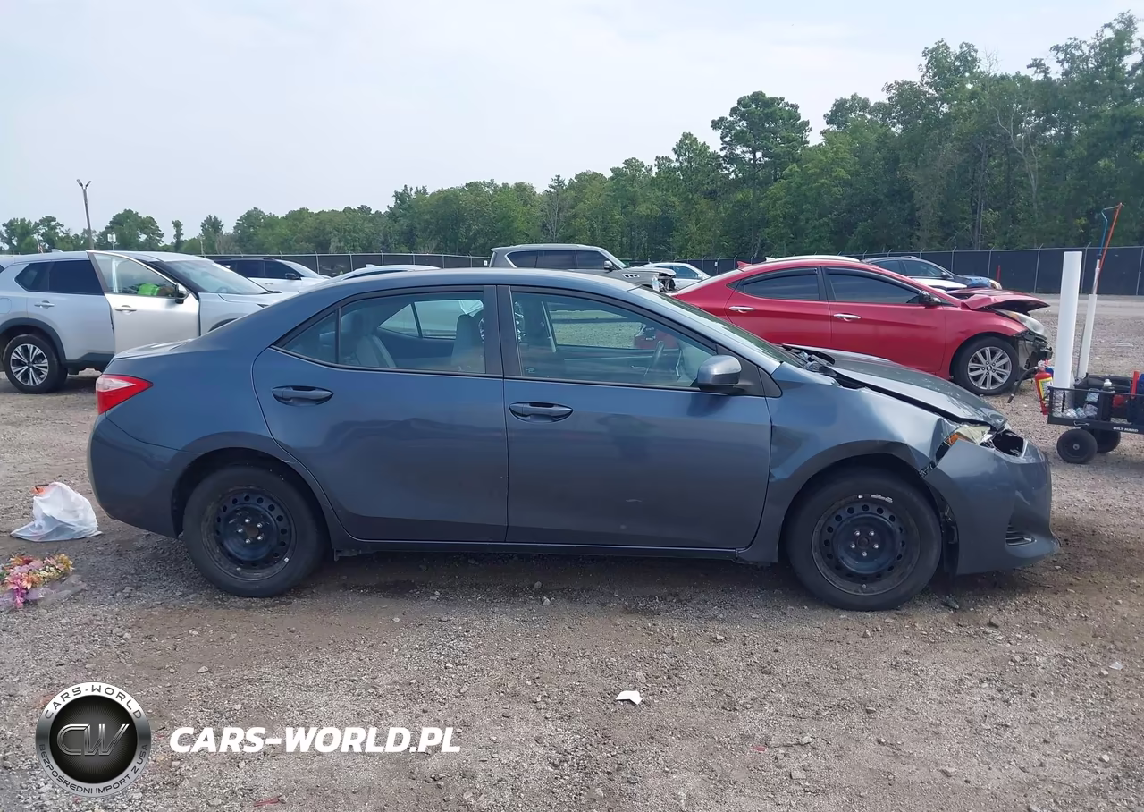 2017 Toyota Corolla Le VIN:5YFBURHE4HP718069 - 13