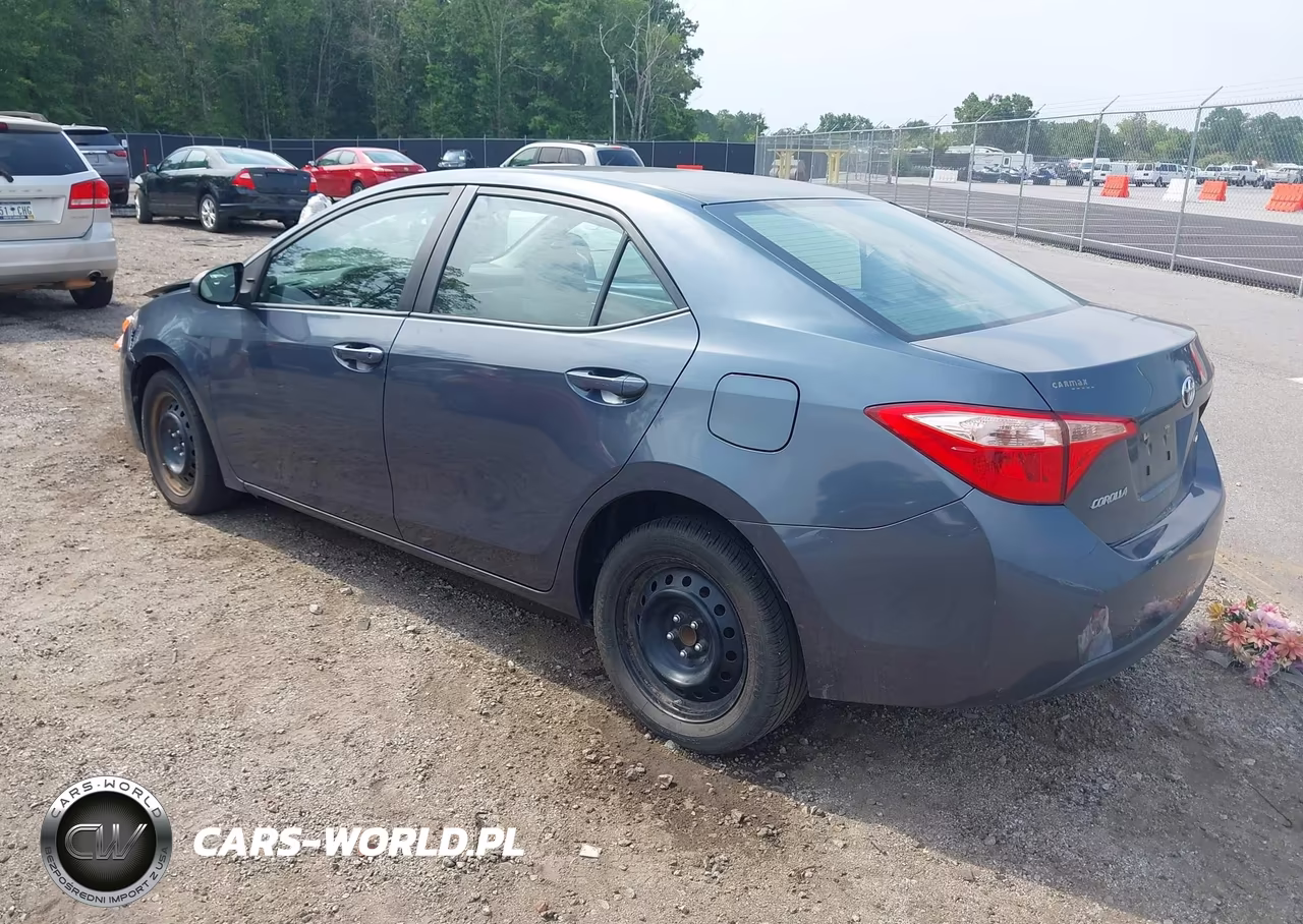 2017 Toyota Corolla Le VIN:5YFBURHE4HP718069 - 3