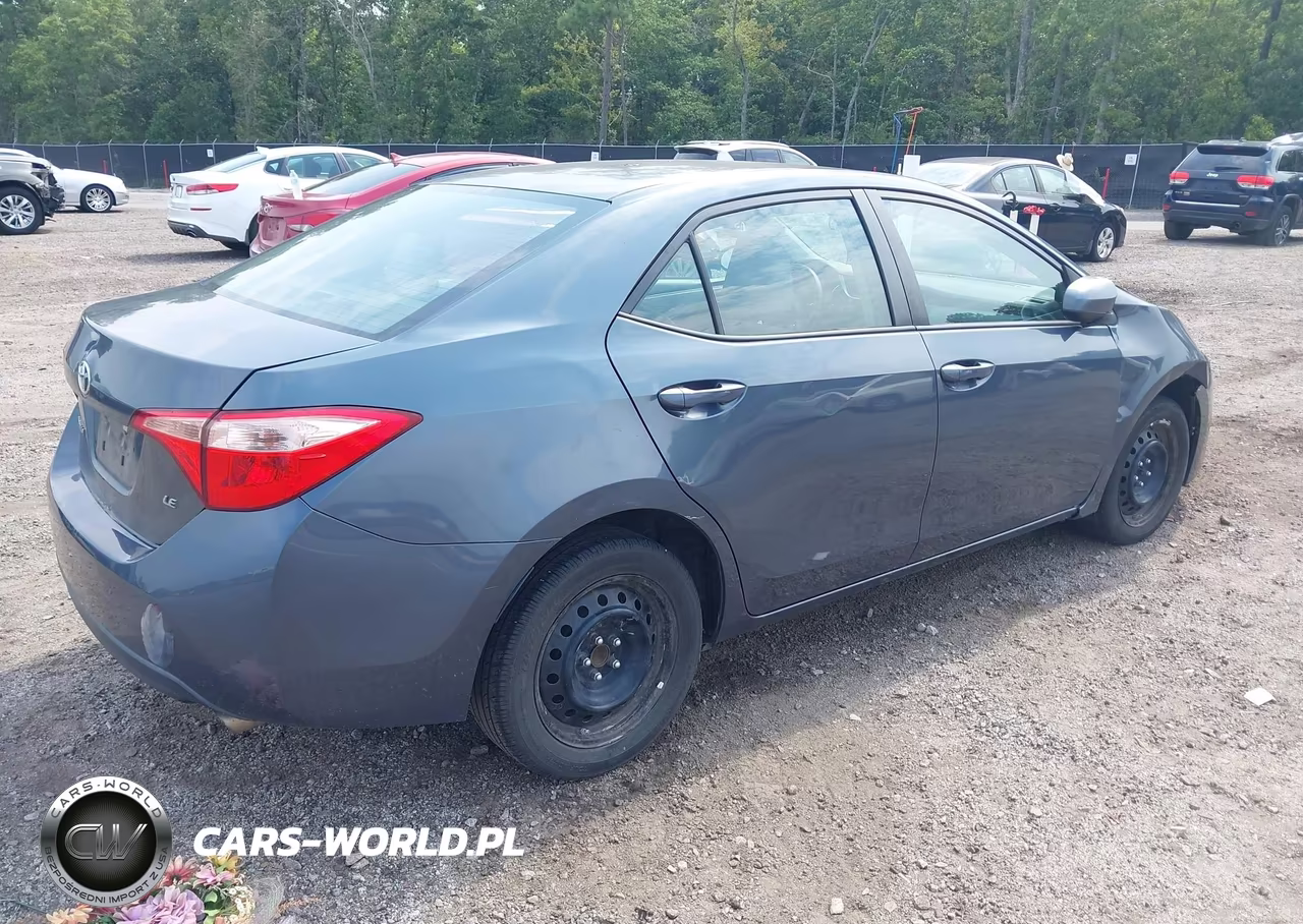 2017 Toyota Corolla Le VIN:5YFBURHE4HP718069 - 4