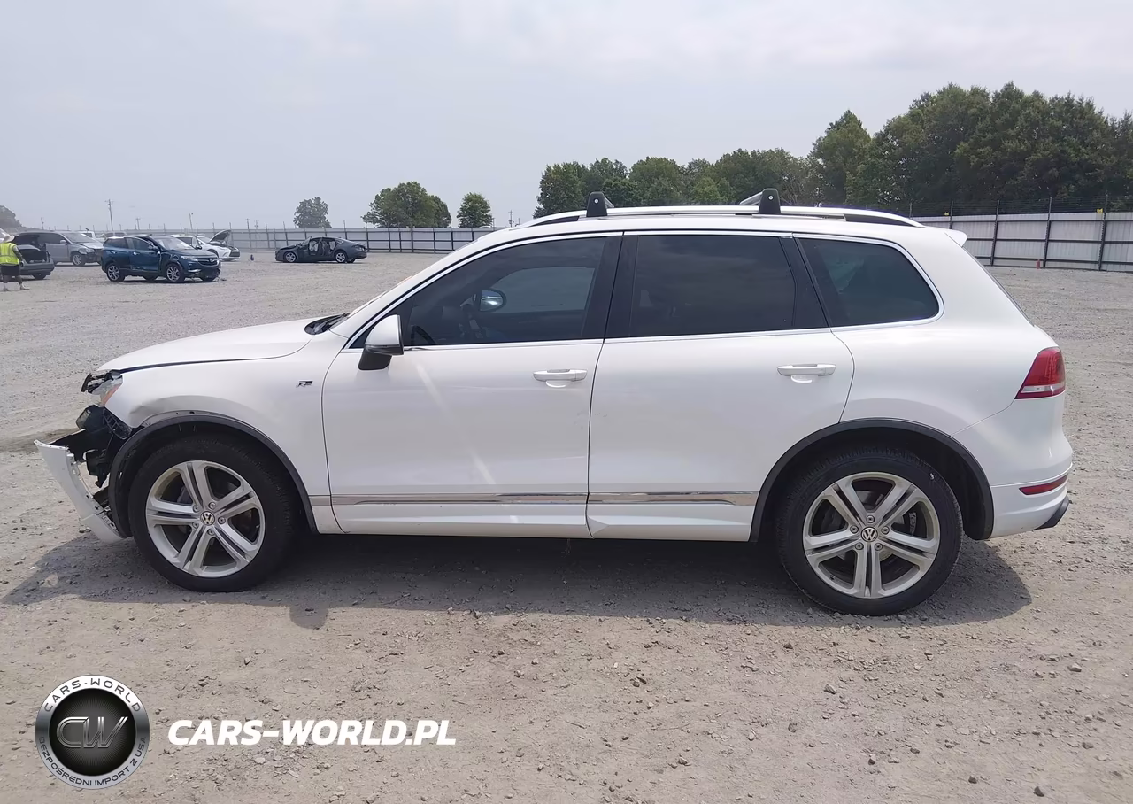 2014 Volkswagen Touareg 3.6L R-Line VIN:WVGDF9BP8ED004503 - 14