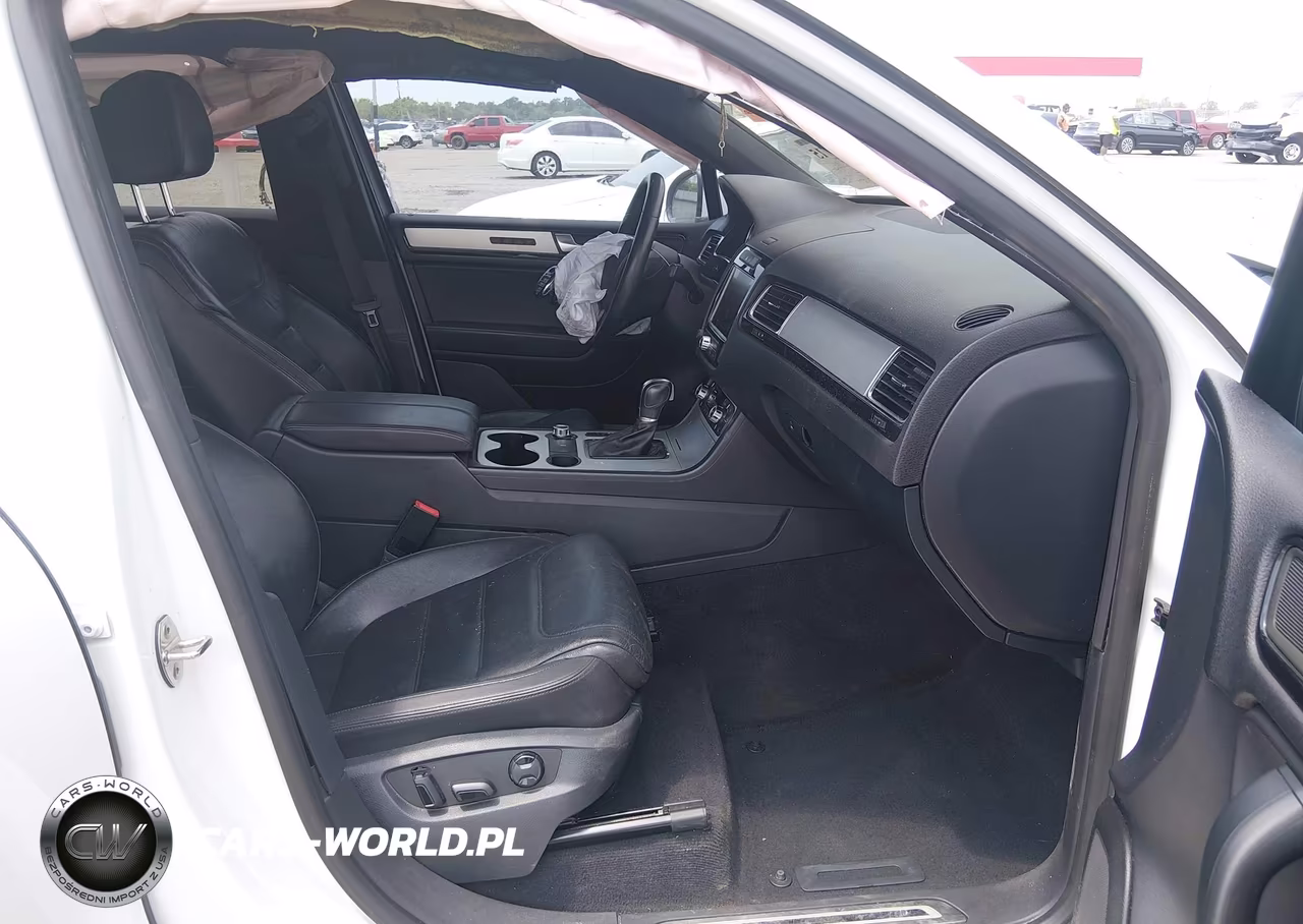 2014 Volkswagen Touareg 3.6L R-Line VIN:WVGDF9BP8ED004503 - 5