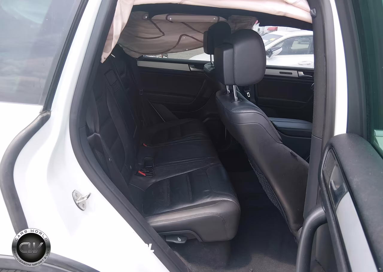 2014 Volkswagen Touareg 3.6L R-Line VIN:WVGDF9BP8ED004503 - 8
