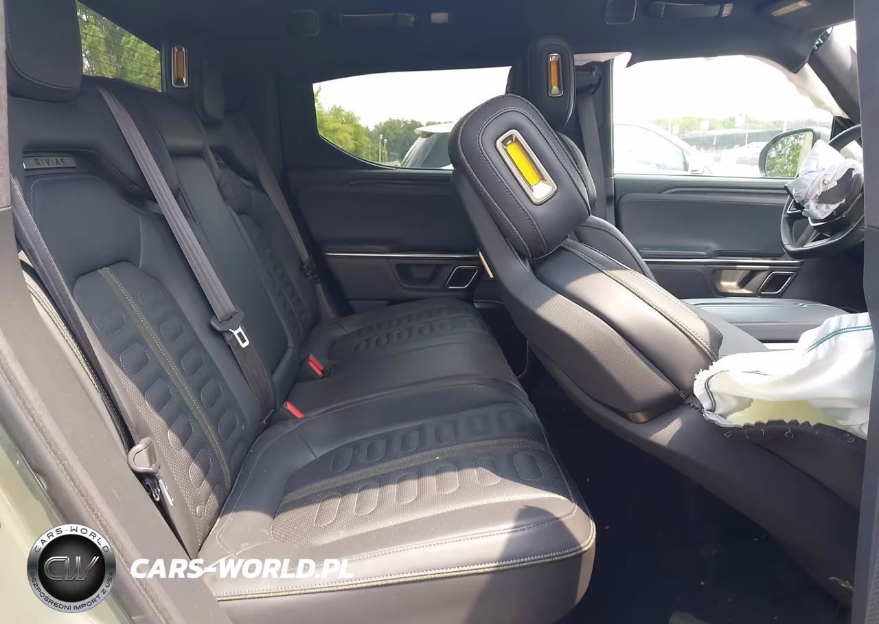 2022 Rivian R1T Launch Edition VIN:7FCTGAAL6NN002444 - 8