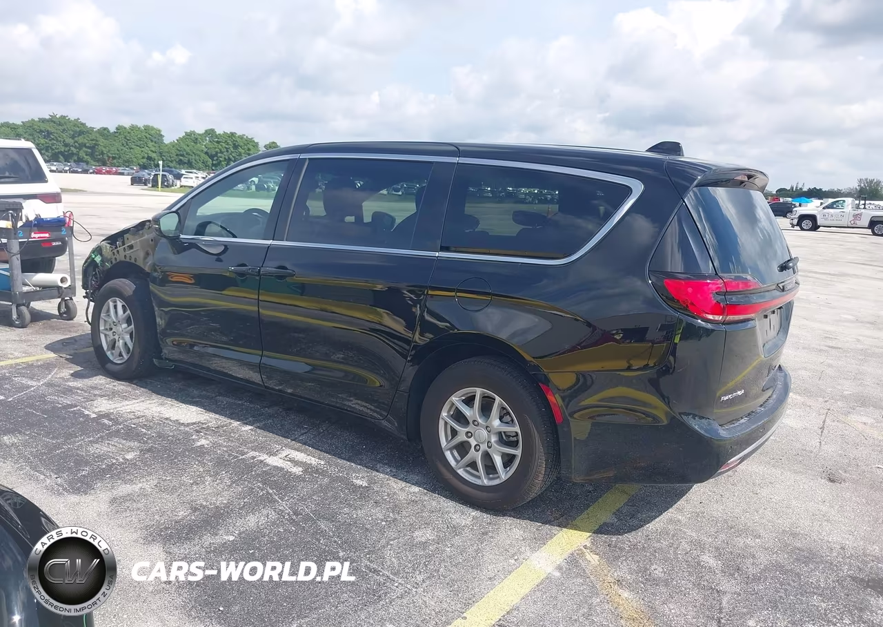 2027 Chrysler Pacifica VIN:2C4RC1BG8VR559758 - 3
