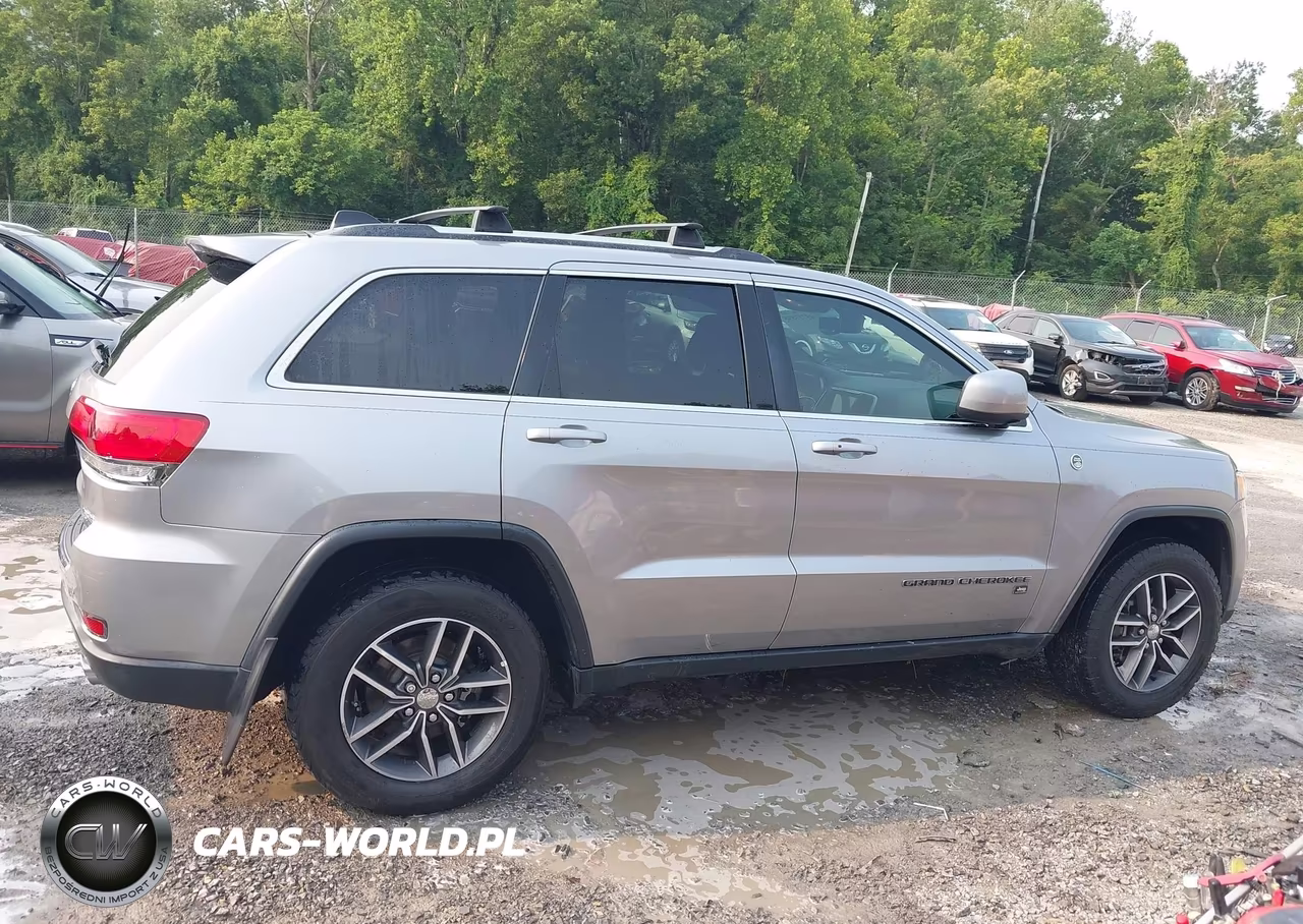 2018 Jeep Grand Cherokee Laredo E 4X4 VIN:1C4RJFAG8JC388954 - 13