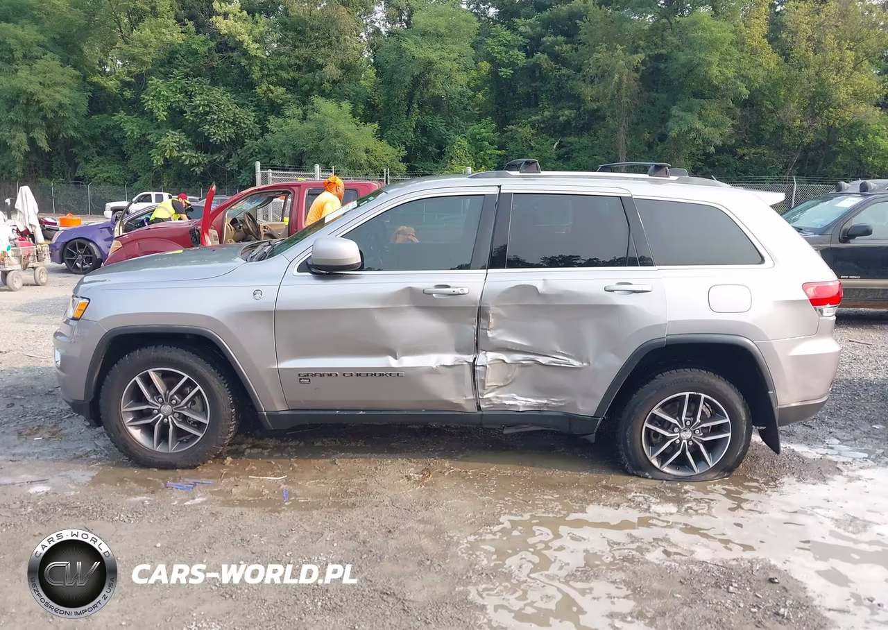 2018 Jeep Grand Cherokee Laredo E 4X4 VIN:1C4RJFAG8JC388954 - 14