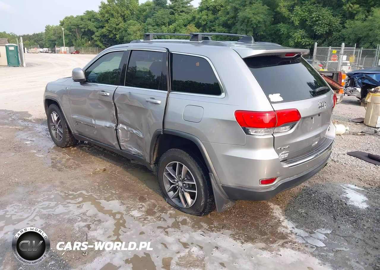 2018 Jeep Grand Cherokee Laredo E 4X4 VIN:1C4RJFAG8JC388954 - 3