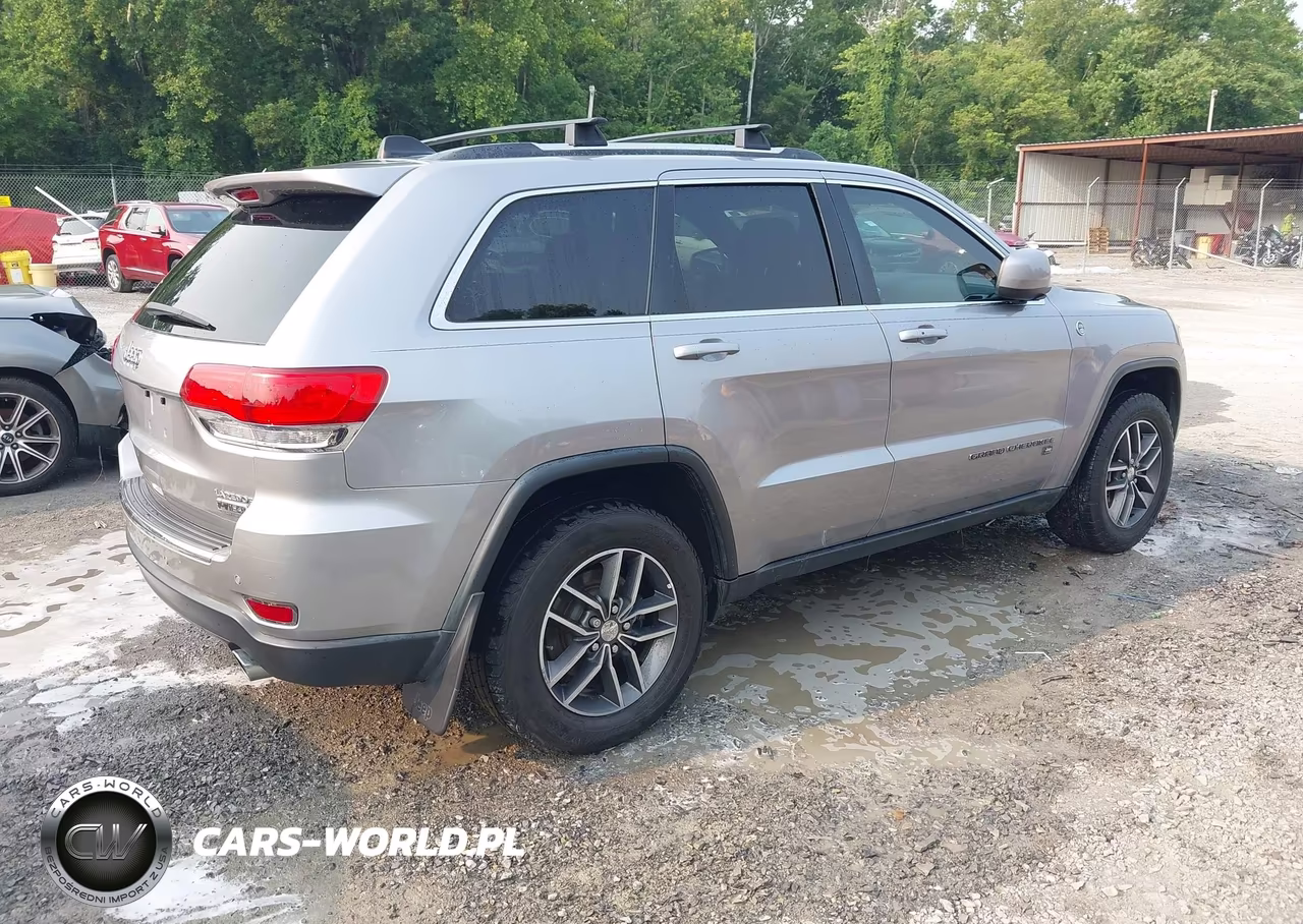 2018 Jeep Grand Cherokee Laredo E 4X4 VIN:1C4RJFAG8JC388954 - 4