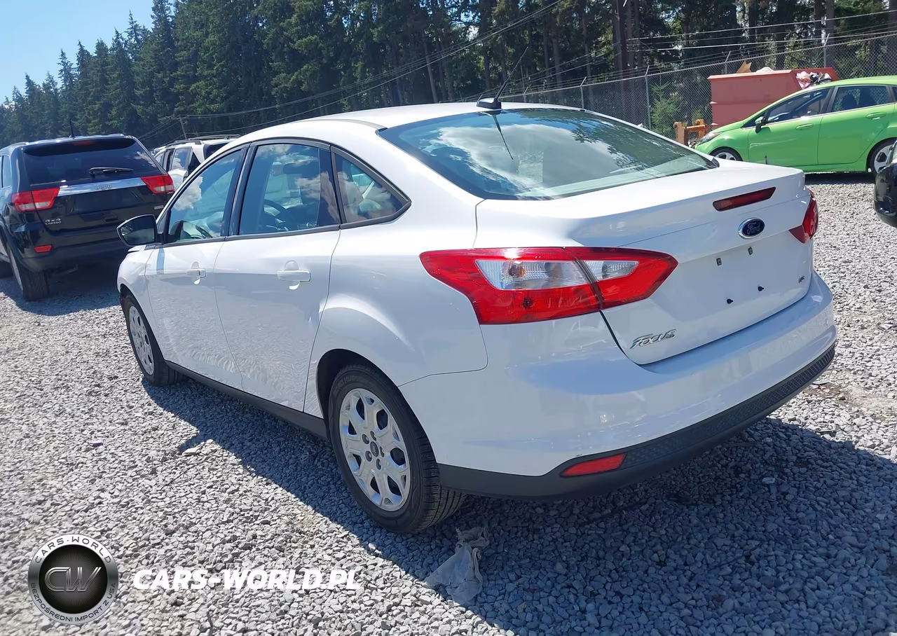 2012 Ford Focus Se VIN:1FAHP3F22CL424409 - 3