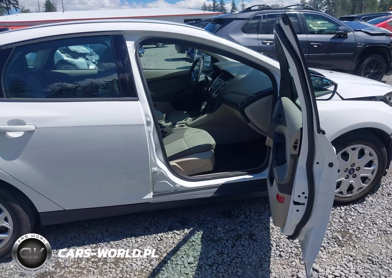 2012 Ford Focus Se VIN:1FAHP3F22CL424409 - 5