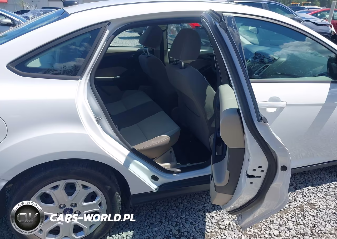 2012 Ford Focus Se VIN:1FAHP3F22CL424409 - 8