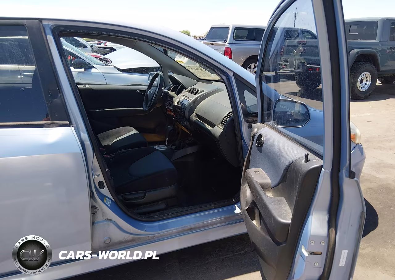 2008 Honda Fit Sport VIN:JHMGD386X8S014337 - 5