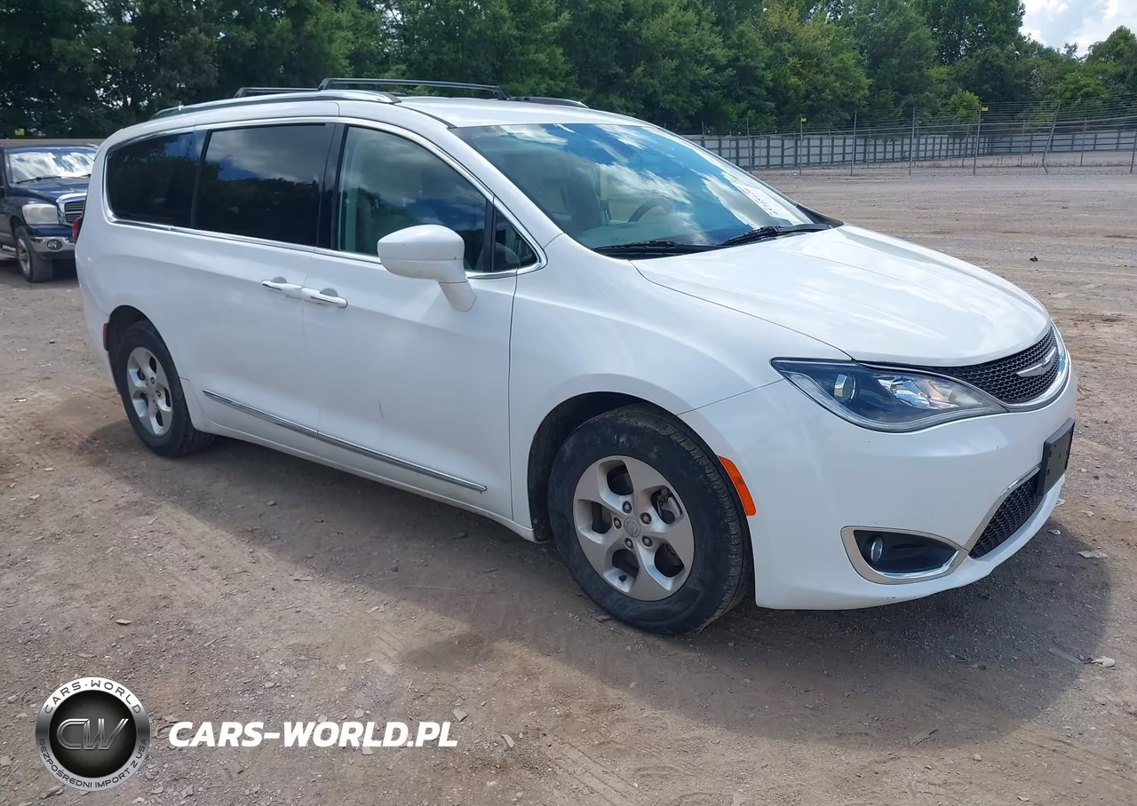 2017 Chrysler Pacifica Touring-L Plus