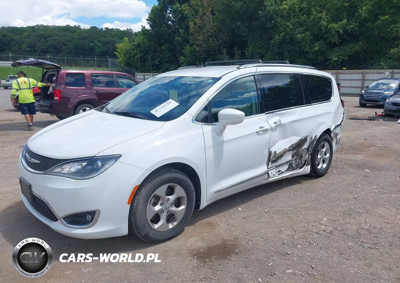 2017 Chrysler Pacifica Touring-L Plus VIN:2C4RC1EG7HR539081 - 2
