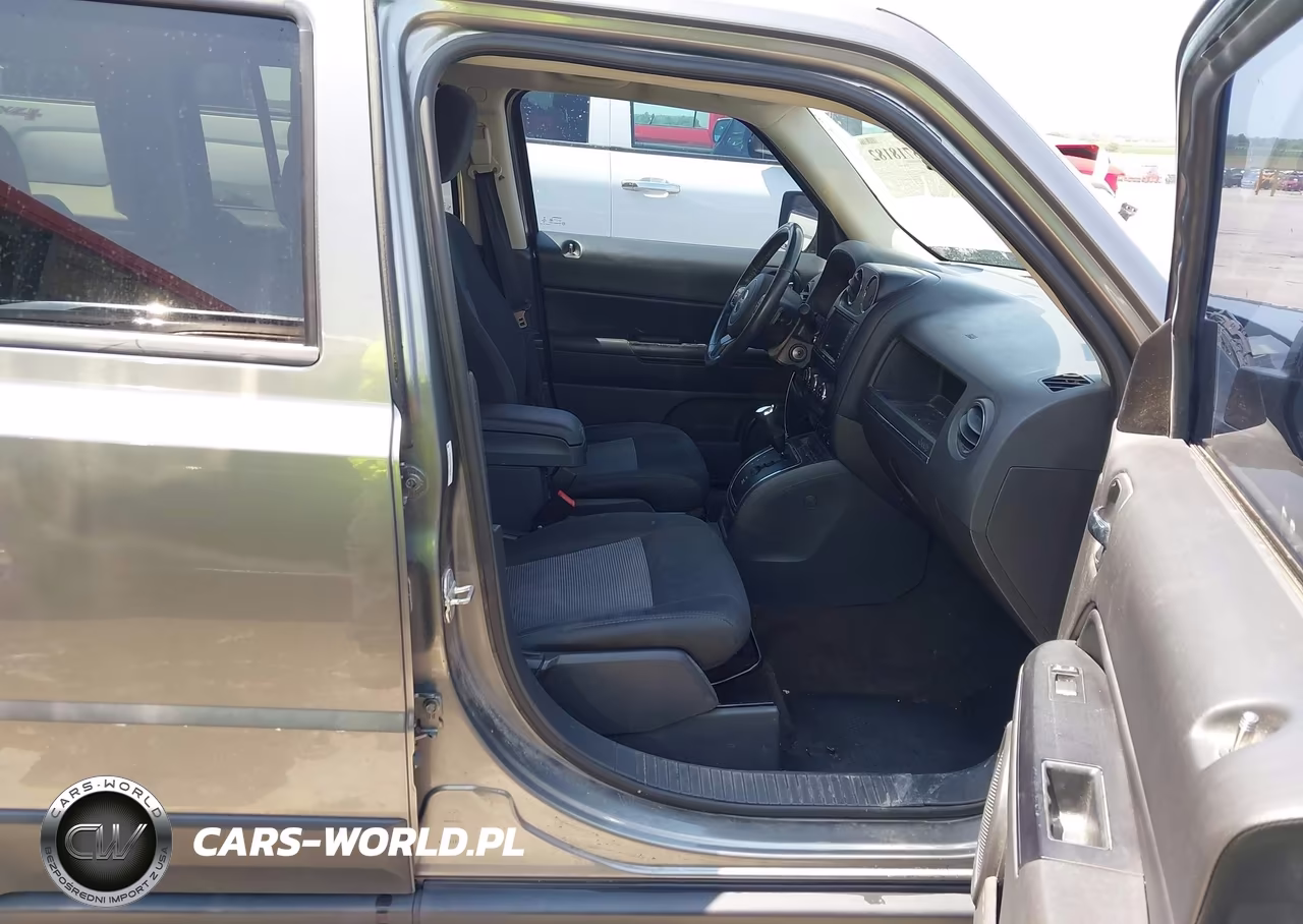 2014 Jeep Patriot Latitude VIN:1C4NJRFB5ED500770 - 5