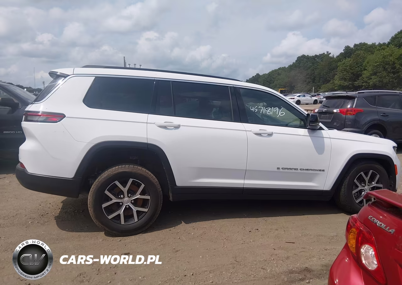 2025 Jeep Grand Cherokee L Limited 4X4 VIN:1C4RJKBG0S8676978 - 13