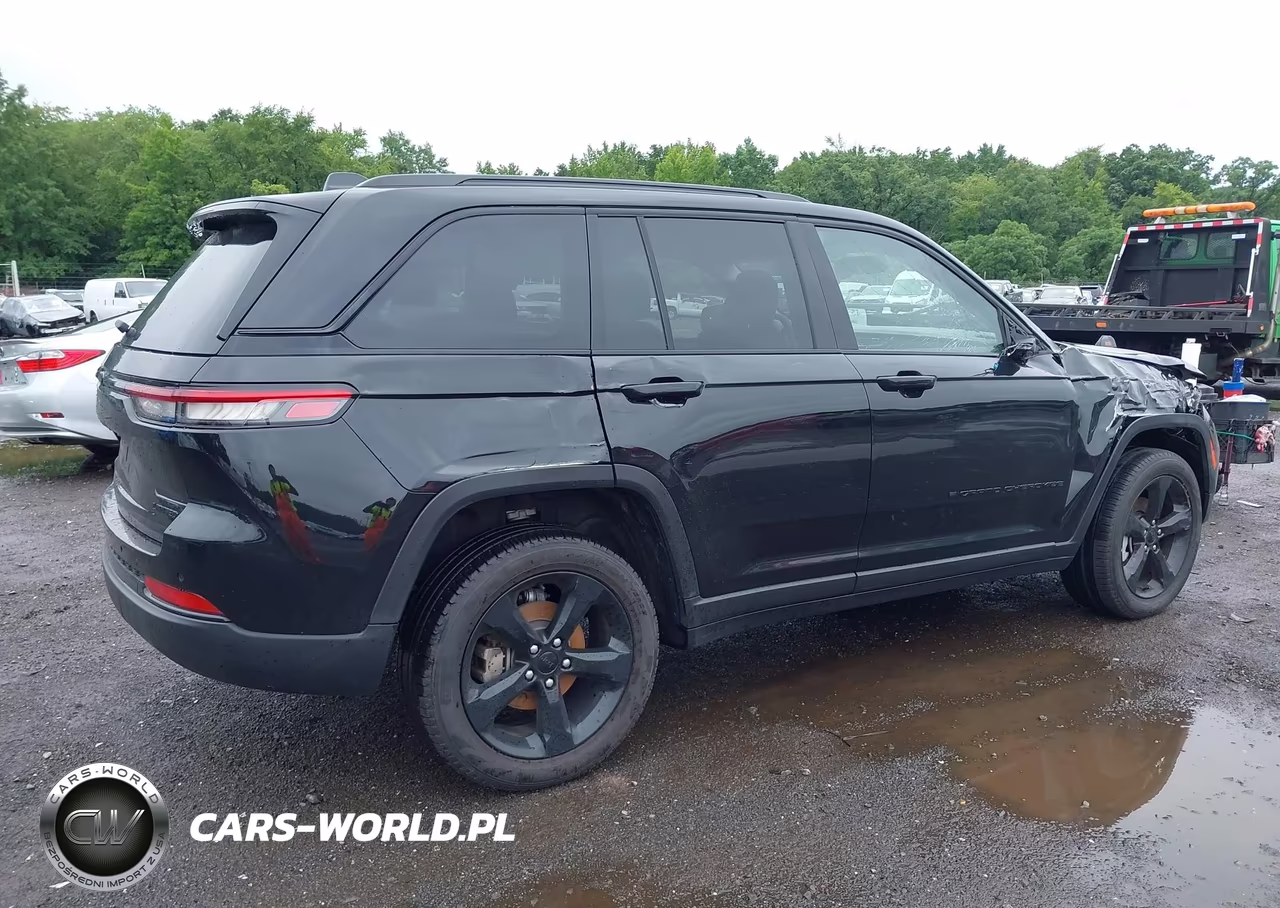 2023 Jeep Grand Cherokee Limited 4X4 VIN:1C4RJHBGXPC620070 - 17