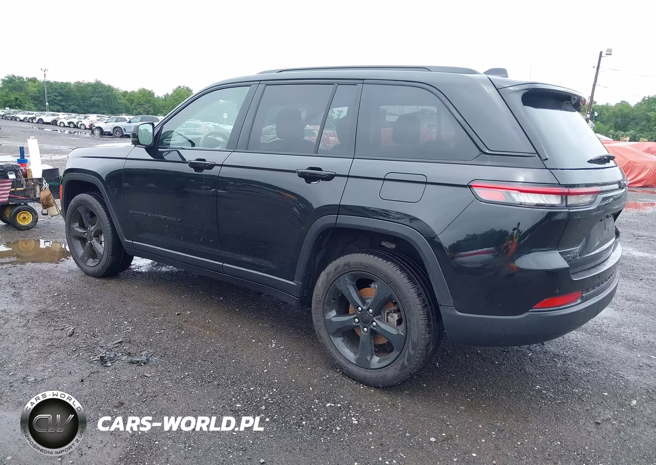 2023 Jeep Grand Cherokee Limited 4X4 VIN:1C4RJHBGXPC620070 - 3