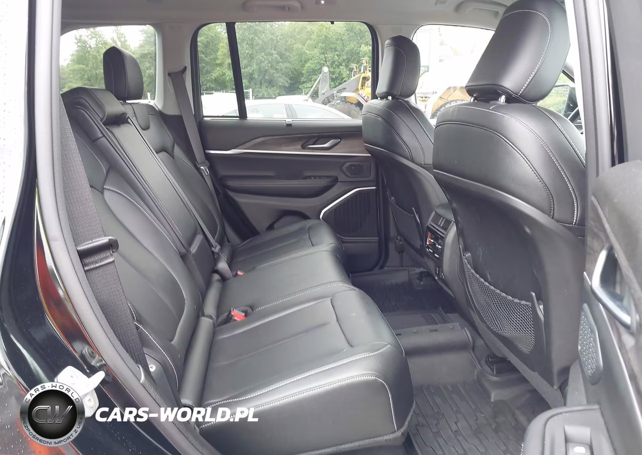 2023 Jeep Grand Cherokee Limited 4X4 VIN:1C4RJHBGXPC620070 - 8