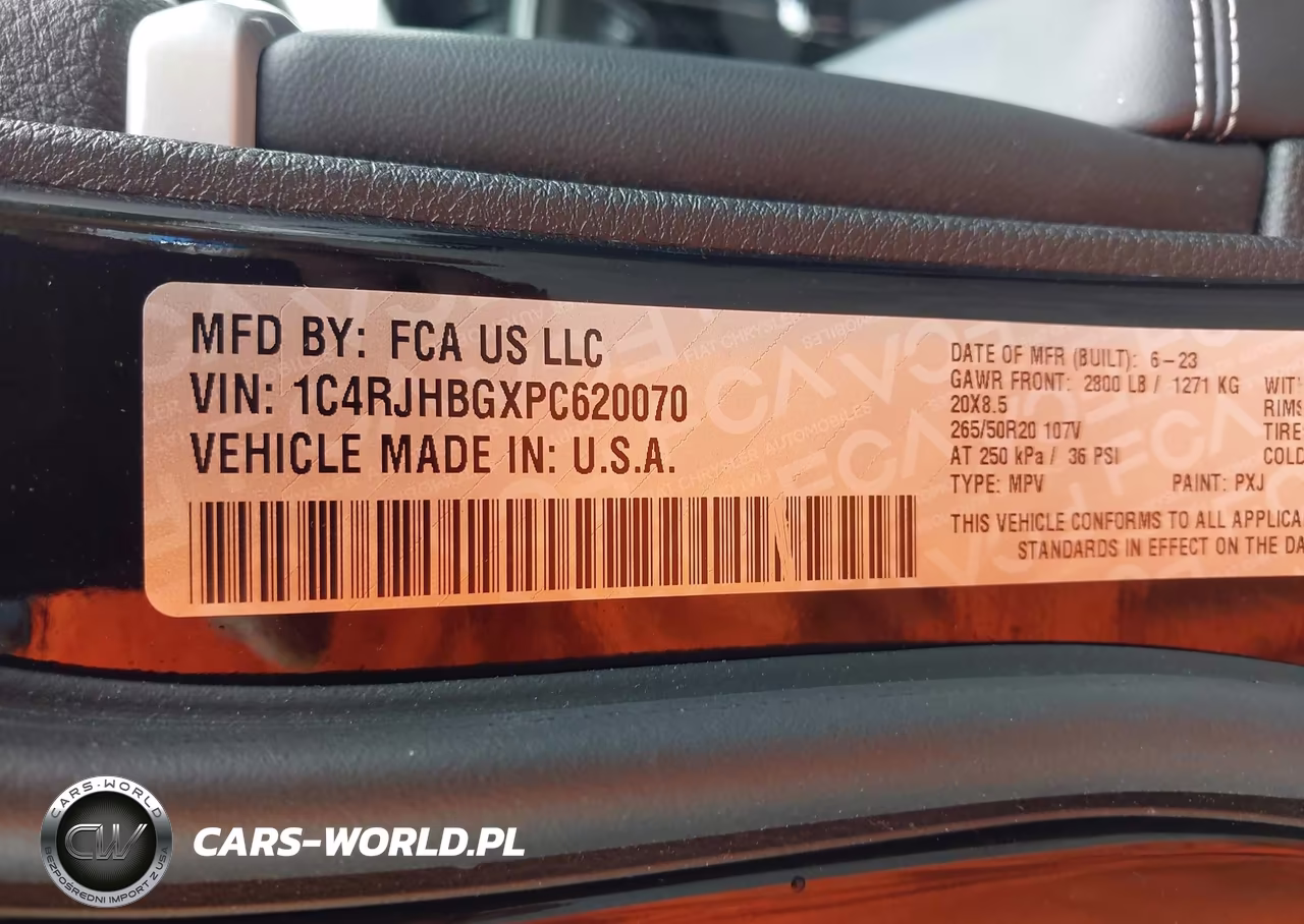 2023 Jeep Grand Cherokee Limited 4X4 VIN:1C4RJHBGXPC620070 - 9