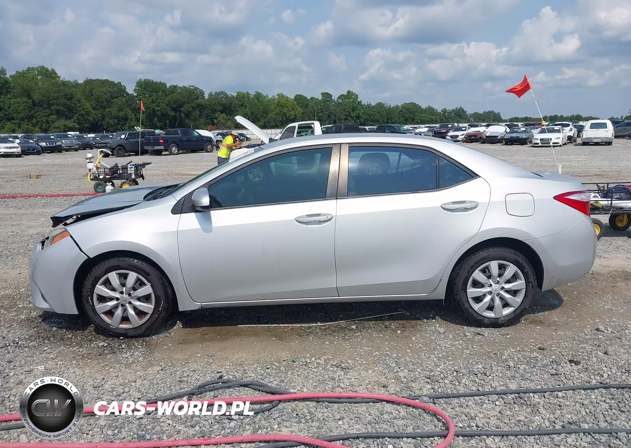 2016 Toyota Corolla Le VIN:2T1BURHE6GC586205 - 14