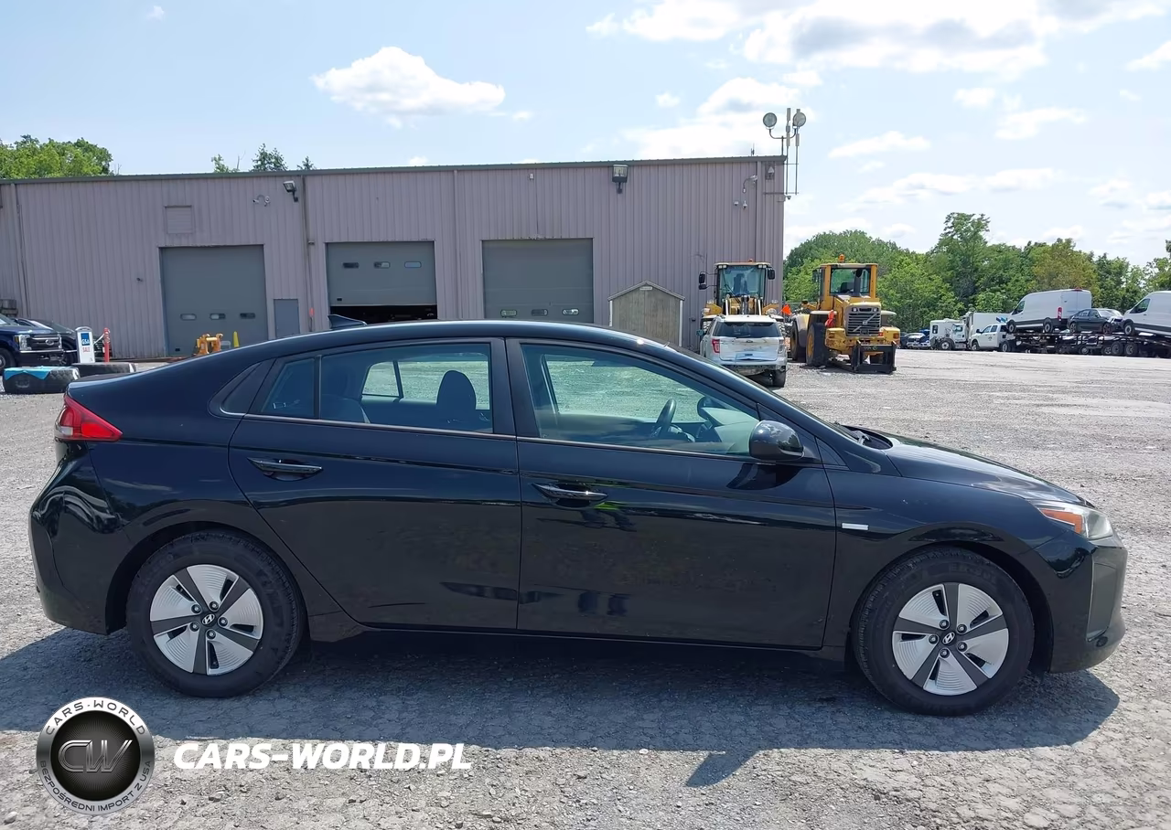 2018 Hyundai Ioniq Hybrid Blue VIN:KMHC65LC2JU076274 - 16