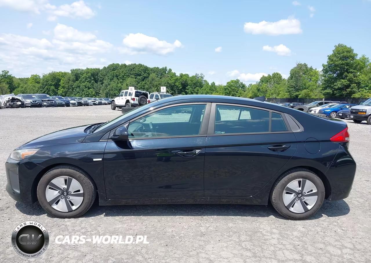 2018 Hyundai Ioniq Hybrid Blue VIN:KMHC65LC2JU076274 - 17
