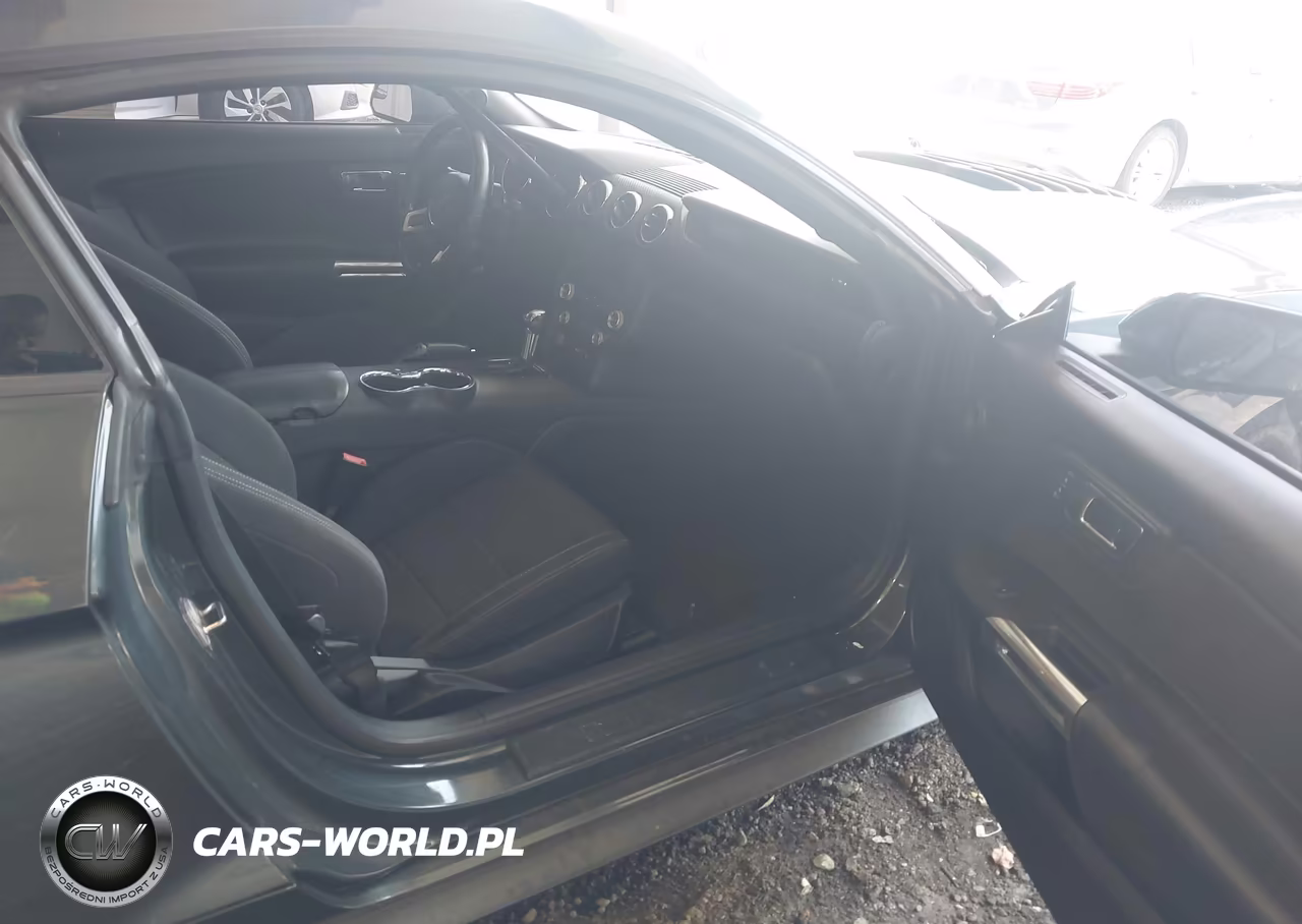 2016 Ford Mustang V6 VIN:1FA6P8AM5G5210084 - 5
