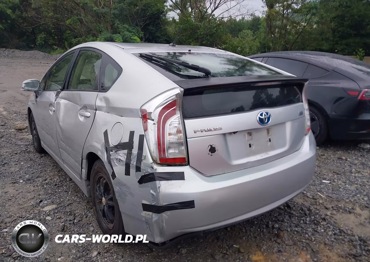 2013 Toyota Prius Two VIN:JTDKN3DU7D5649750 - 3