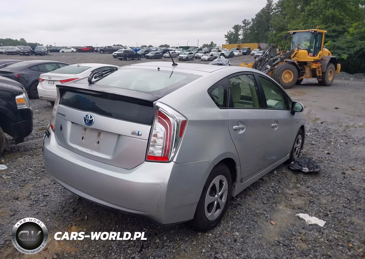 2013 Toyota Prius Two VIN:JTDKN3DU7D5649750 - 4