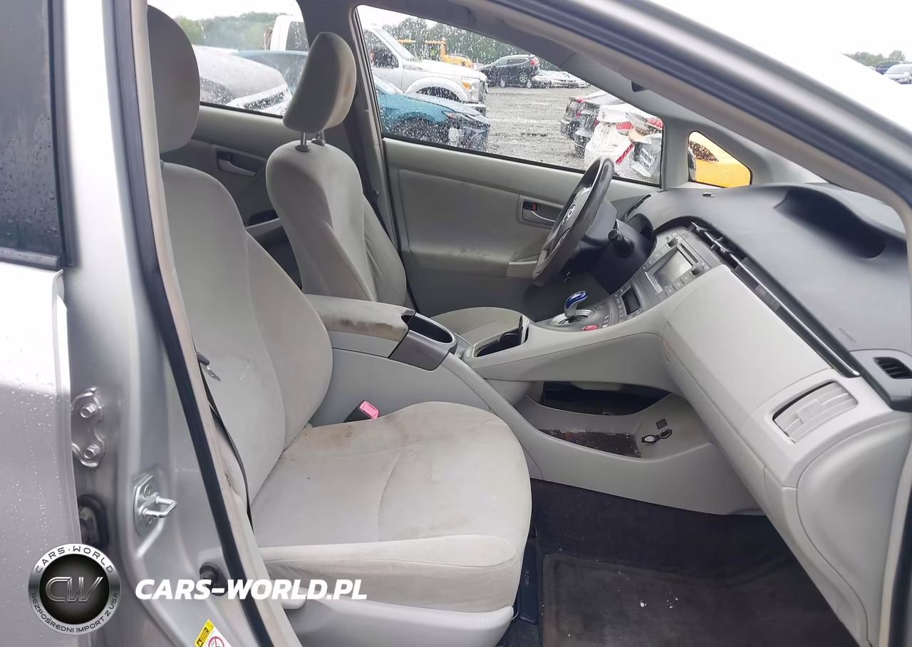 2013 Toyota Prius Two VIN:JTDKN3DU7D5649750 - 5