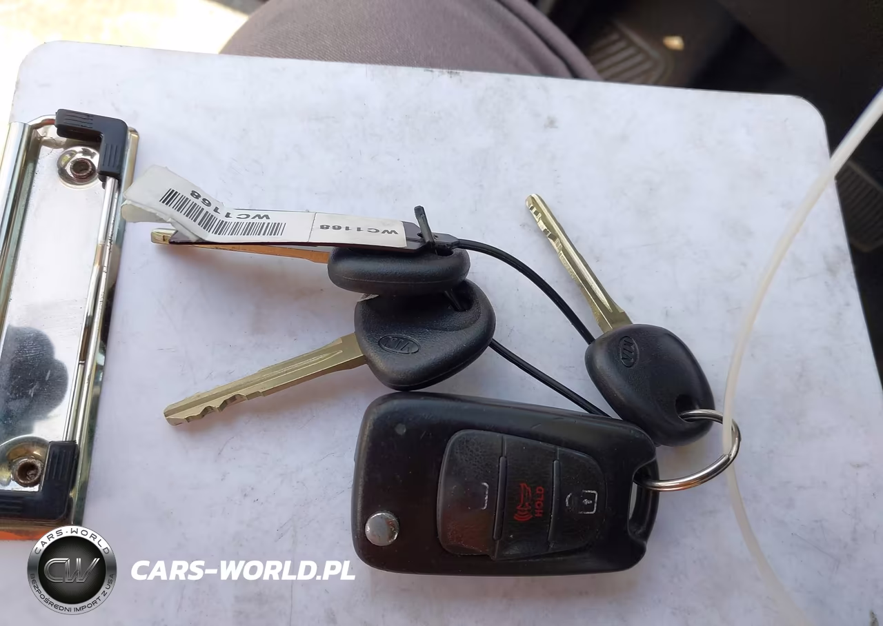 2011 Kia Soul + VIN:KNDJT2A28B7275021 - 11