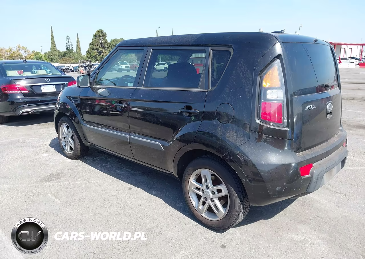 2011 Kia Soul + VIN:KNDJT2A28B7275021 - 3