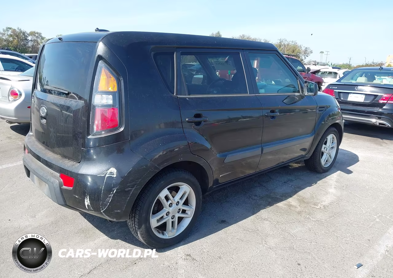2011 Kia Soul + VIN:KNDJT2A28B7275021 - 4
