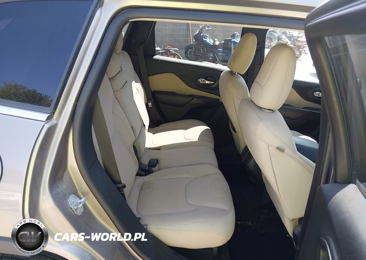 2017 Jeep Cherokee Latitude VIN:1C4PJMCB4HW521246 - 8
